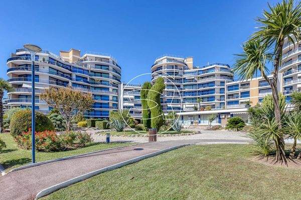  Mandelieu-la-Napoule