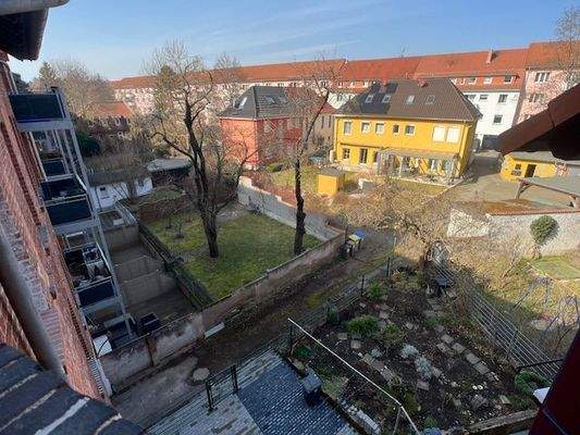 Blick in das Wohnumfeld gartenseitig