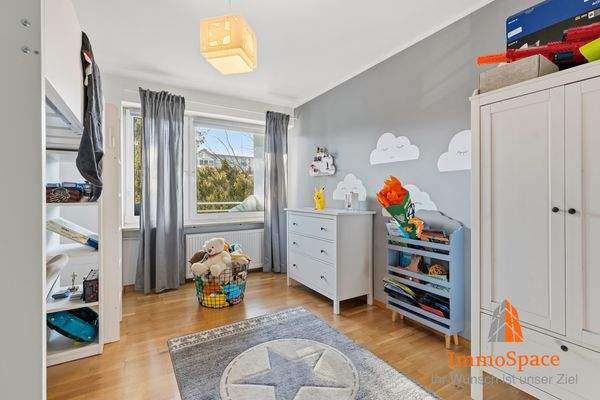 Blick ins geräumige Kinderzimmer