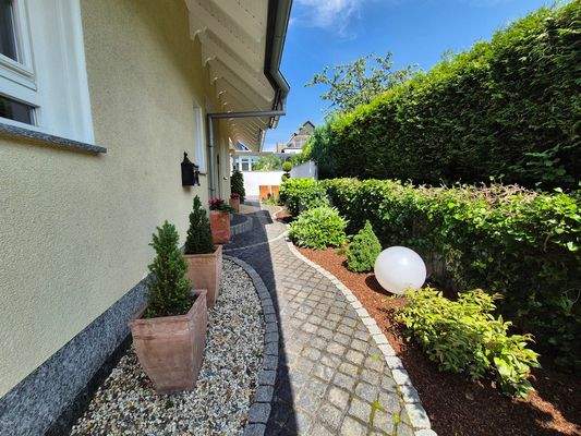 Seitliche Hausansicht