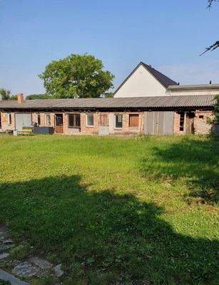 Grundstück mit Nebengelass