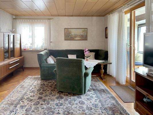 Helles Wohnzimmer mit Verandazugang