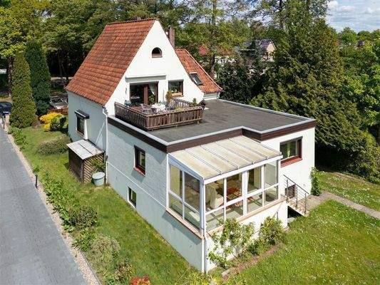 Luftbild Rückseite, Wintergarten und Dachterrasse 