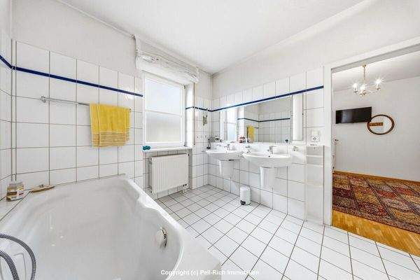 Badezimmer OG (Hauptwohnung)