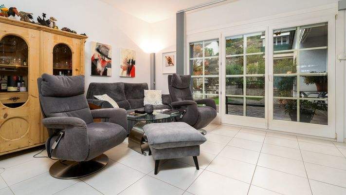 Wohnzimmer Teil 1 mit Blick in den Garten