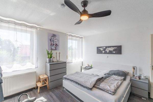 Schlafzimmer, Wohnung 2 (OG)