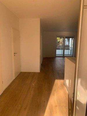 Blick in die Wohnung vom Eingangsbereich.jpg