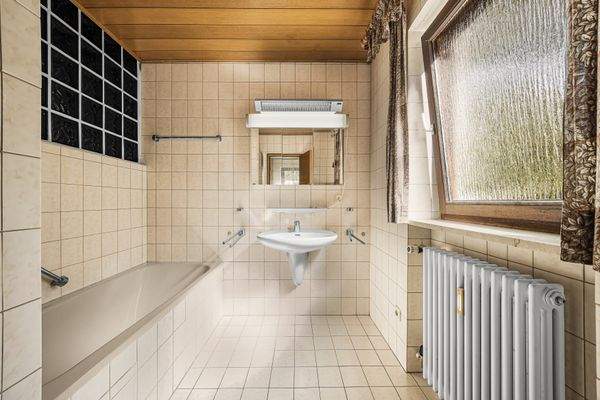 Erdgeschosswohnung - Badezimmer (Anbau)