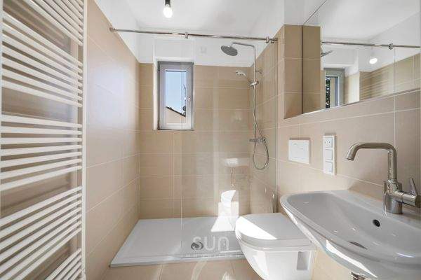 Hochwertiges Tageslichtbad