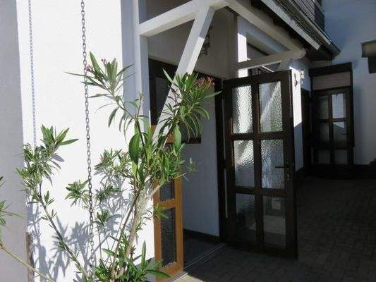 Eingänge zum Haupthaus