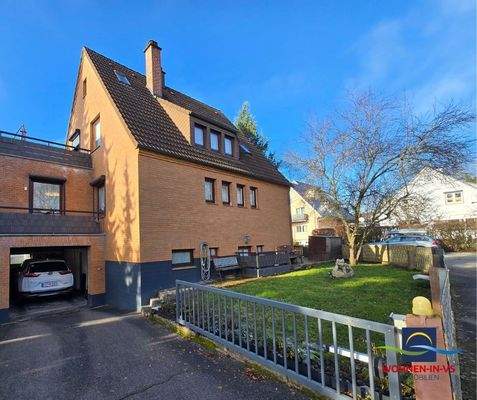 Seite zu den Garagen