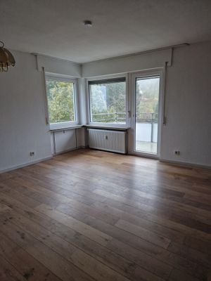 Wohnzimmer mit Balkon