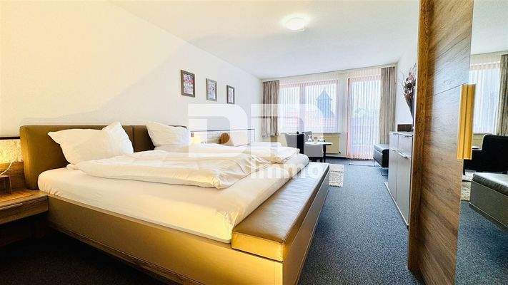 OG Gebäude 2 Doppelzimmer / Duschbad / Balkon