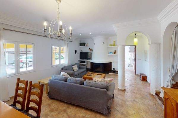 Blick in den Wohn- und Essbereich 