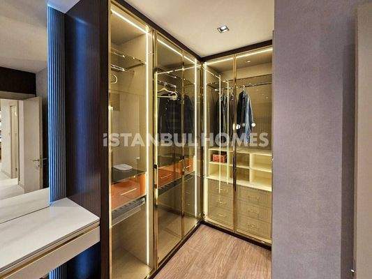 Flats in a Complex with Pool in Kucukcekmece Istanbul