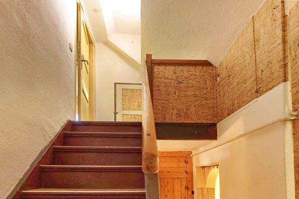 Treppe zum Obergeschoss
