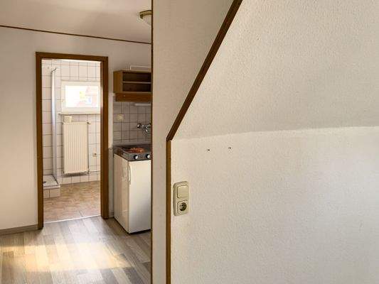 Blick vom Schlafzimmer in die Pantryküche 