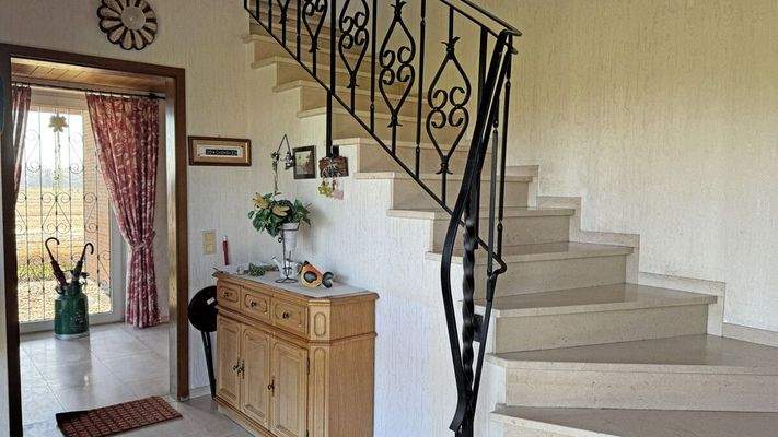 Treppe zum Obergeschoss