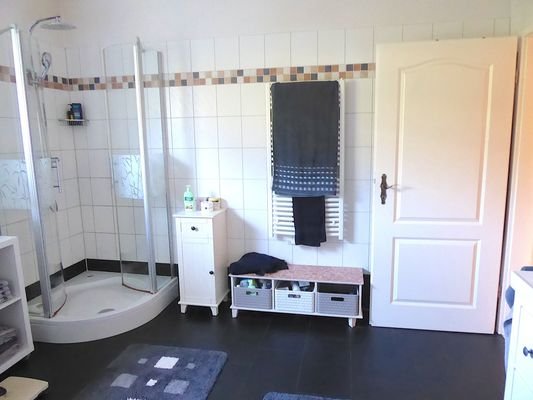 Dusche im Bad