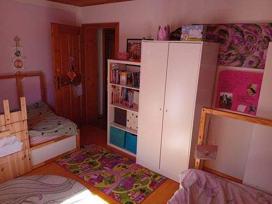 Kinder-/Arbeitszimmer links