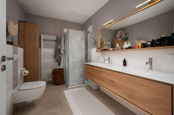 Badezimmer (Wohnung 8)