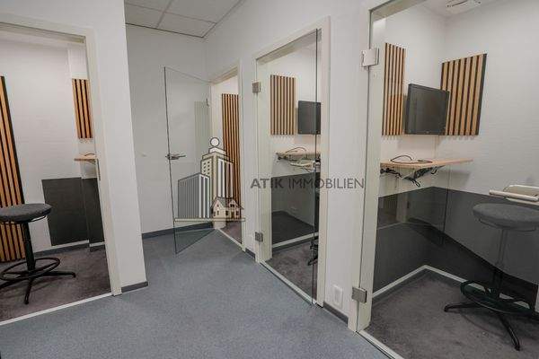 Schallisolierte Telefonbox