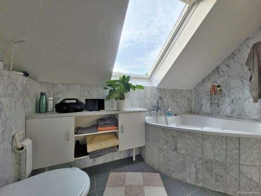 OG Bad mit Badewanne EFH 