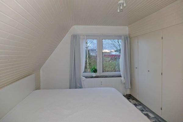 Schlafzimmer mit Einbauschränken