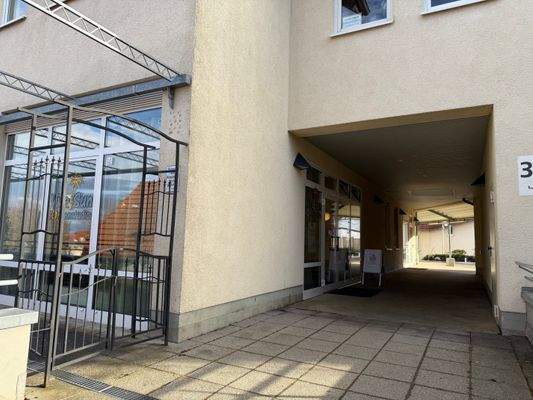 Eingangsbereich und Terrasse