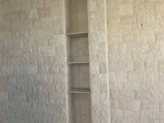 Abstellfläche im Essbereich außen 