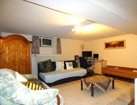 21 Wohnzimmer UG.JPG