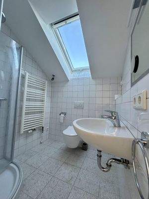 2. Bad im OG mit Dusche