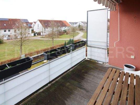 Balkon in Südausrichtung mit Blick auf Park