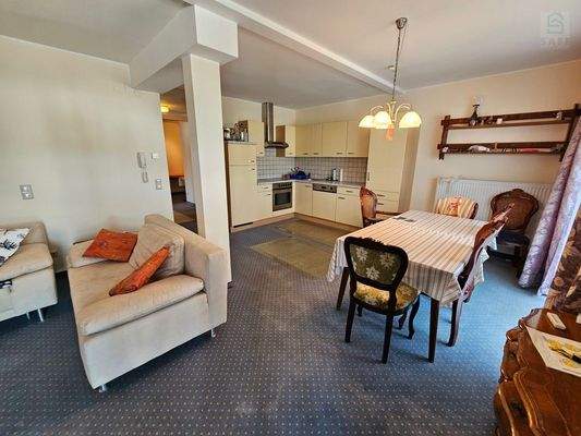 Wohn/Esszimmer WHG groß