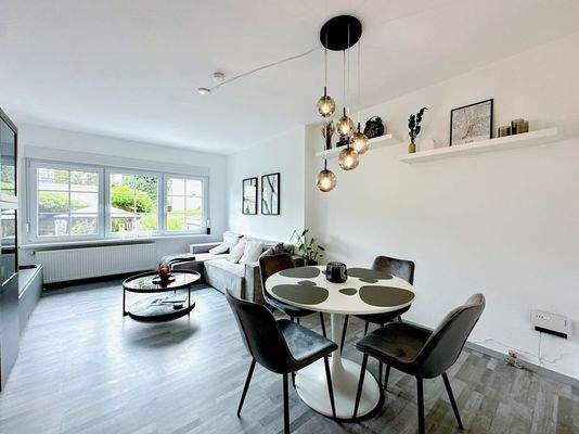 Wohn-Esszimmer Hochparterre