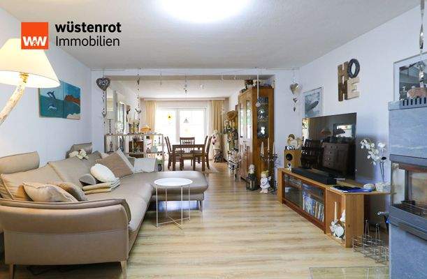 Wohnzimmer mit Esszimmer