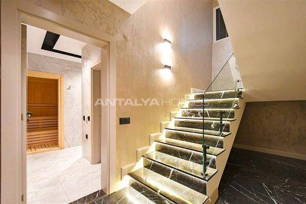 Sea and City-View House with Swimming Pool in Alanya