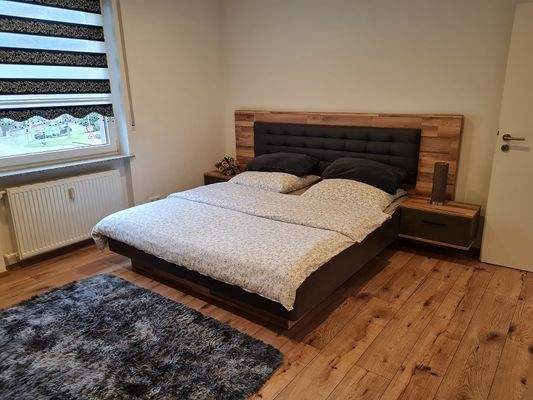 Schlafzimmer 1