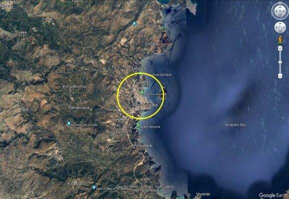 Kreta, Agios Nikolaos: Baugrundstück mit Meerblick in der Stadt zu verkaufen