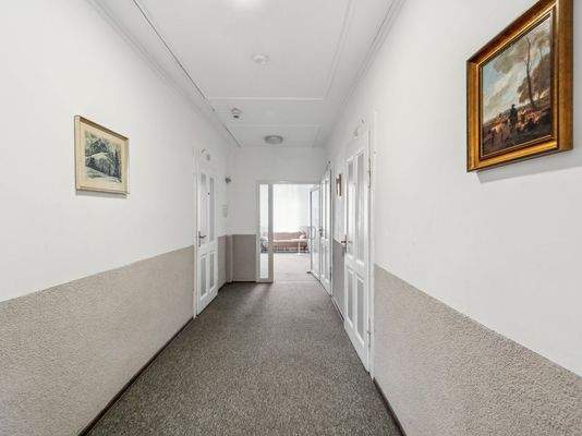 Flur und Treppenhaus_1