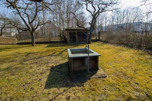 Garten-Brunnen-Zwinger