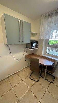 der schöne kleine Esstisch.jpg