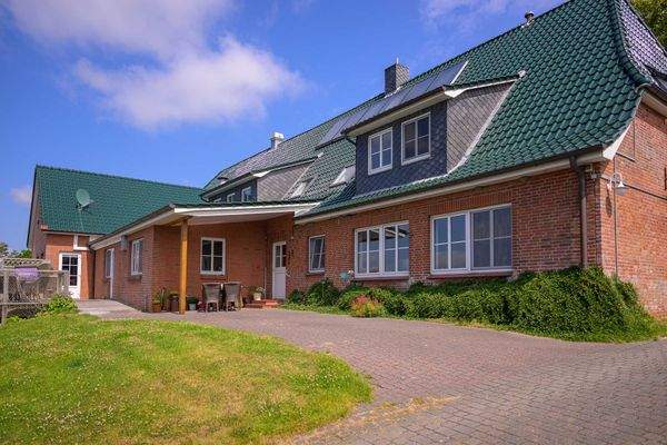 Hausrückseite mit Hauszugang.jpg