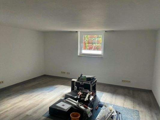 wohnlich genutzter Keller / Büro