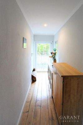 Flurbereich im O.G. Zugang zum D.G: 