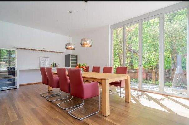 Großzügiger und heller Essbereich – perfekt für Familie und Gäste