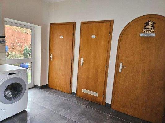 Seiteneingang und HWR