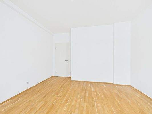 CAM04191G0-PR0076-STILL013