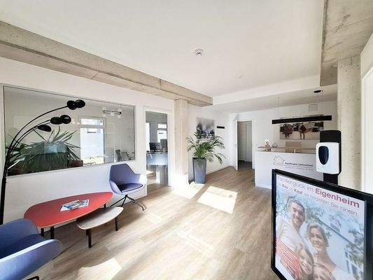 Eingangs- und Empfangsbereich Bild 1