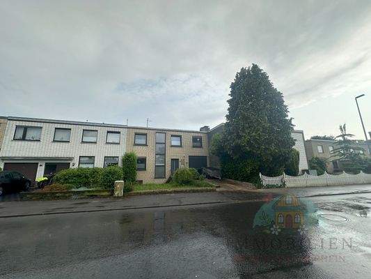 Hausansicht Straße...